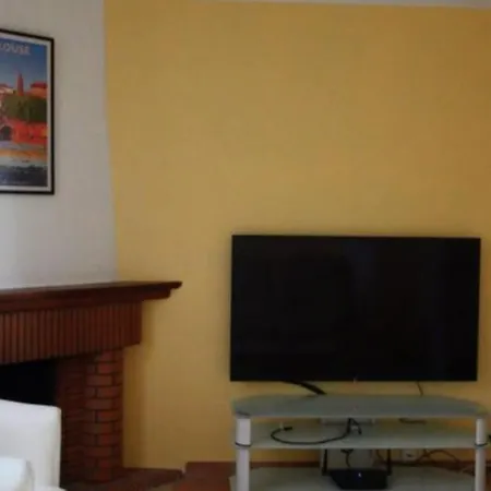 La Libellule 5 2 Sdb 2 Wc Grand Jardin Et Parking Prive Guest house *