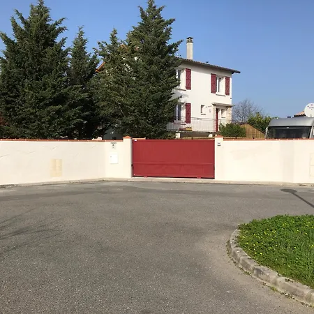 La Libellule 5 2 Sdb 2 Wc Grand Jardin Et Parking Prive Guest house Toulouse