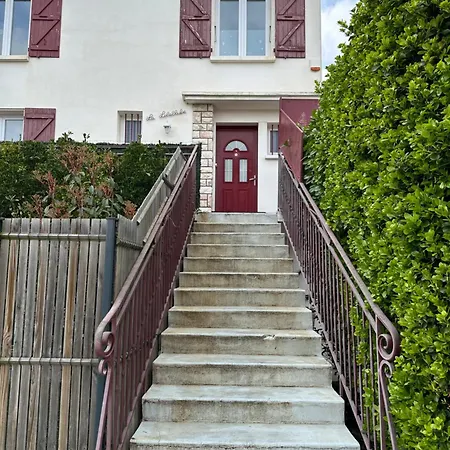 La Libellule 5 2 Sdb 2 Wc Grand Jardin Et Parking Prive