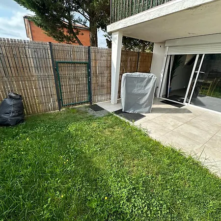 La Libellule 5 2 Sdb 2 Wc Grand Jardin Et Parking Prive Guest house *