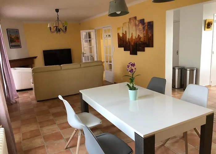 Penzion La Libellule 160 M2 Avec 5 2 Sdb 2 Wc Grand Jardin De 1200m2 Et Parking Prive