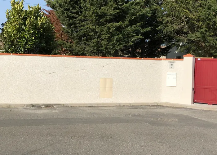 La Libellule 160 M2 Avec 5 2 Sdb 2 Wc Grand Jardin De 1200m2 Et Parking Prive Penzion *