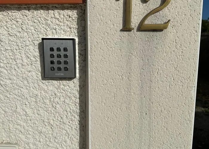 Penzion La Libellule 160 M2 Avec 5 2 Sdb 2 Wc Grand Jardin De 1200m2 Et Parking Prive Toulouse