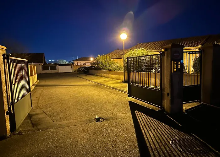 La Libellule 160 M2 Avec 5 2 Sdb 2 Wc Grand Jardin De 1200m2 Et Parking Prive