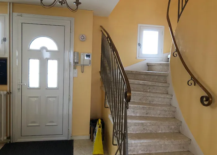 La Libellule 160 M2 Avec 5 2 Sdb 2 Wc Grand Jardin De 1200m2 Et Parking Prive Penzion